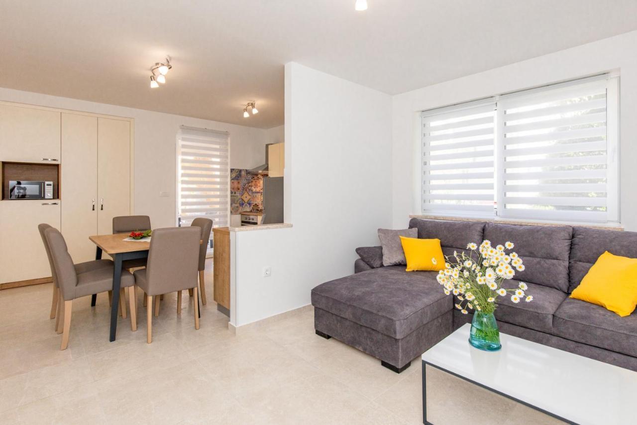 Apartman Ivona U Prizemlju Malinska Exterior photo