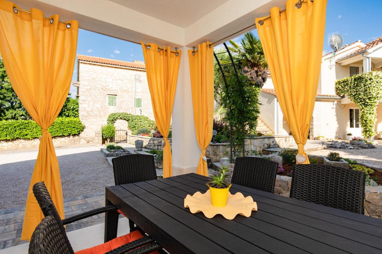 Apartman Ivona U Prizemlju Malinska Exterior photo
